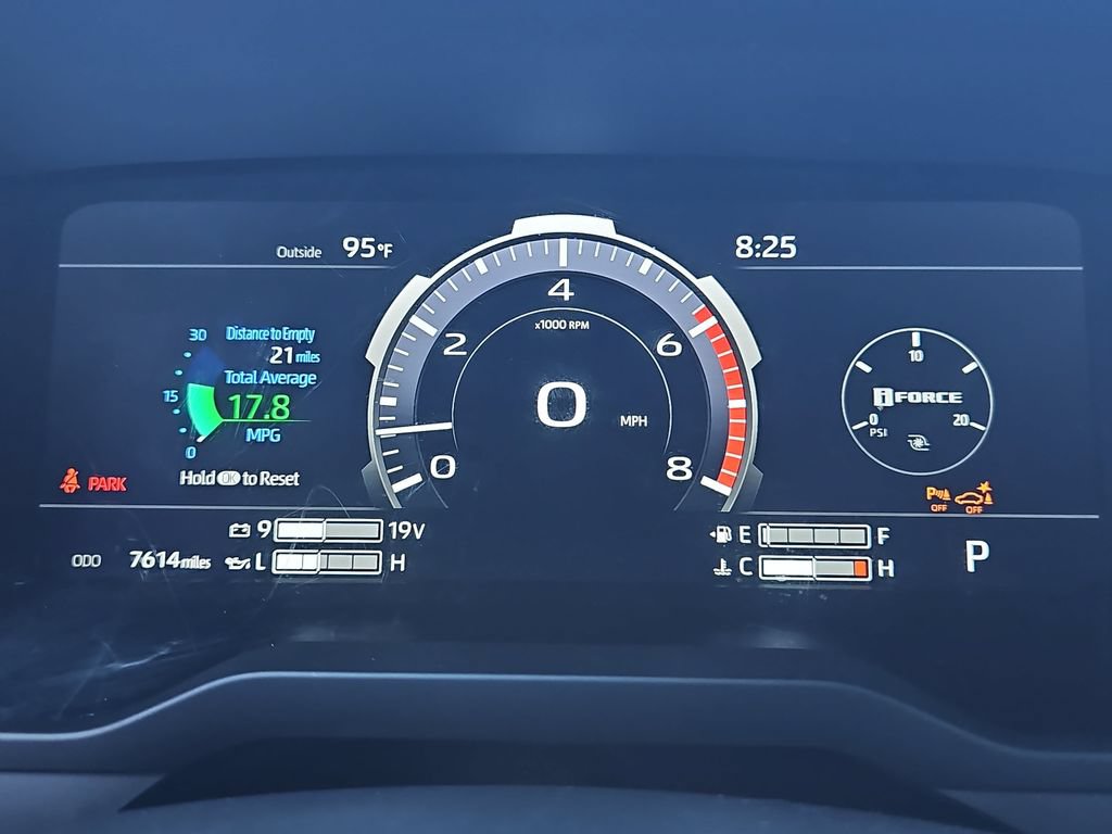 Used 2026 Toyota Tundra Limited AWD/4WD image 18