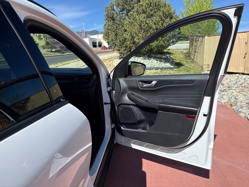 Certified 2023 Ford Escape ST-Line AWD/4WD image 27