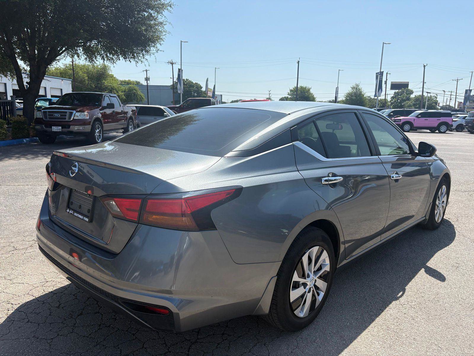 Used 2022 Nissan Altima 2.5 S FWD image 3