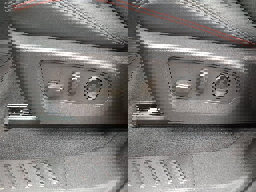 Used 2025 Chevrolet Colorado Z71 w/ Technology Package image 16