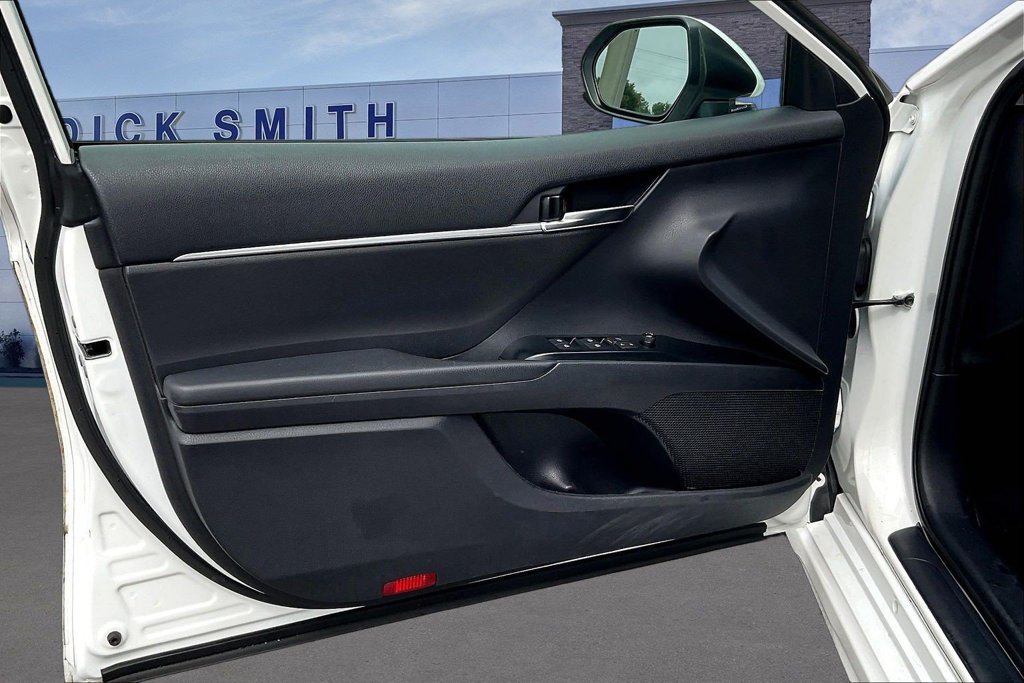 Used 2020 Toyota Camry SE FWD image 20