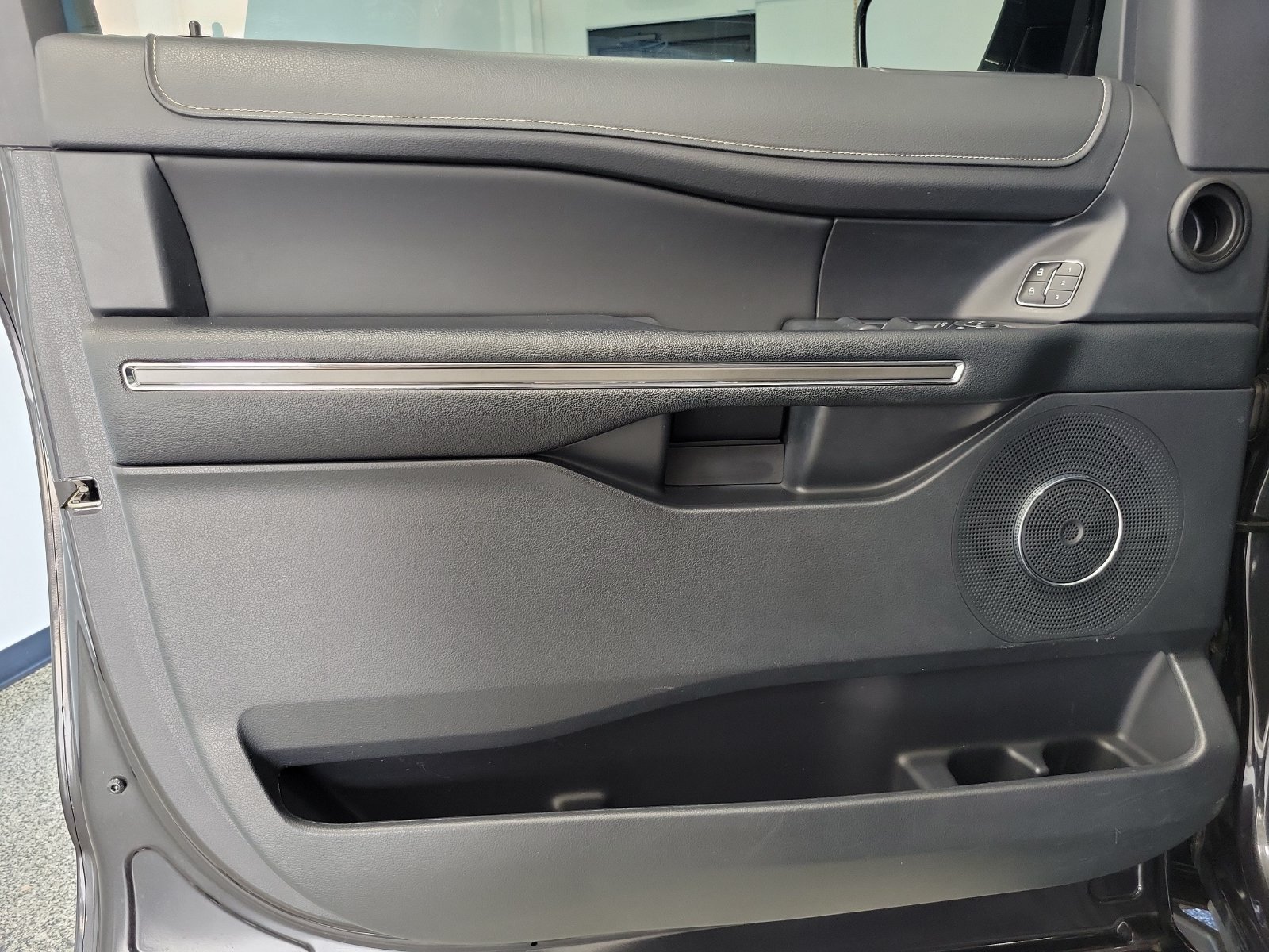 Certified 2024 Ford Expedition XLT AWD/4WD image 6