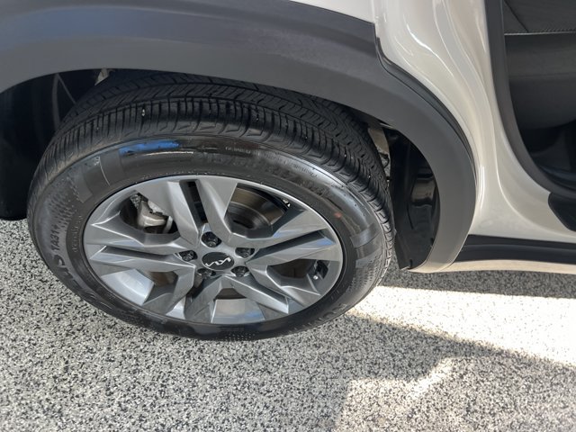 Used 2023 Kia Seltos LX AWD/4WD image 15