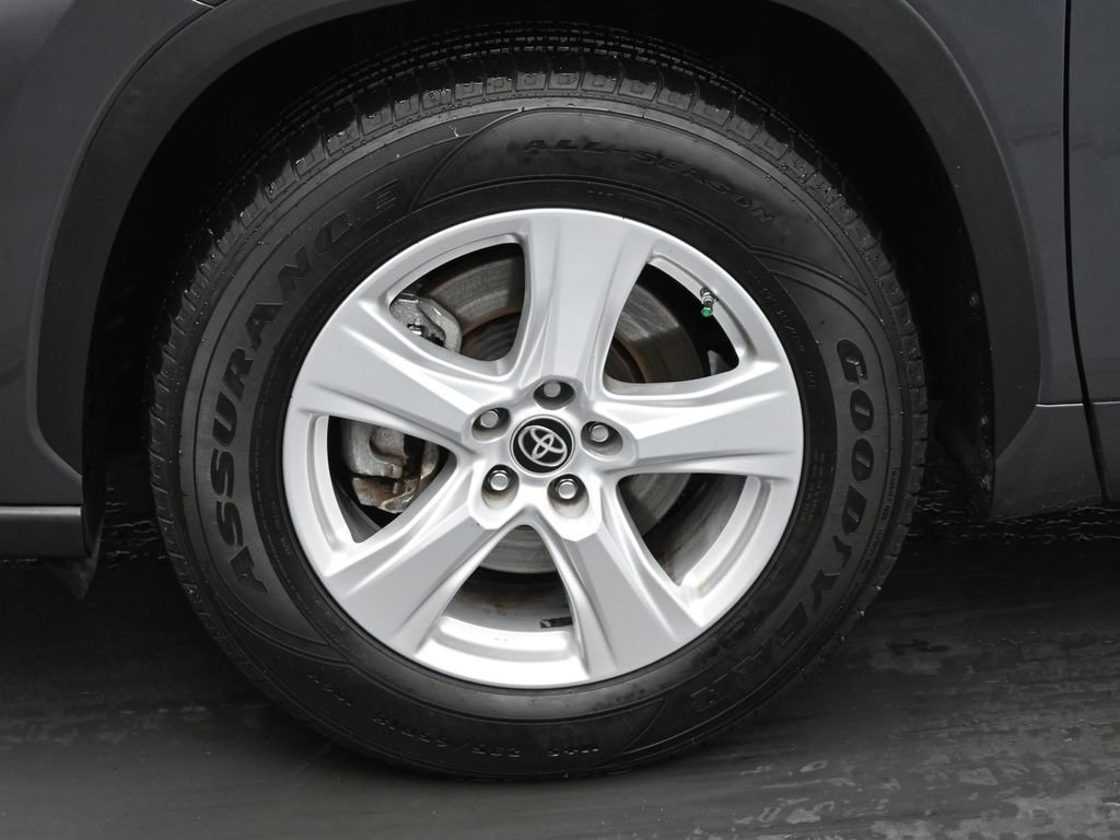 Used 2024 Toyota Highlander LE image 57