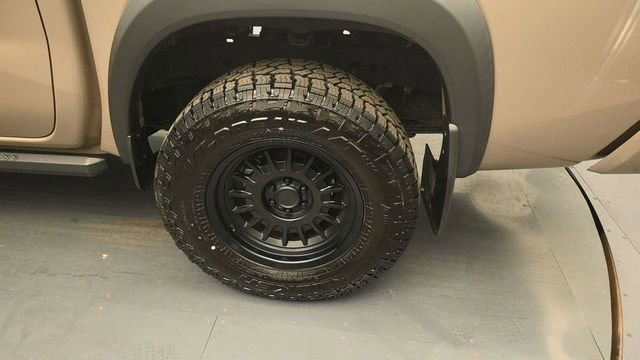 Used 2022 Nissan Frontier PRO-4X AWD/4WD image 9