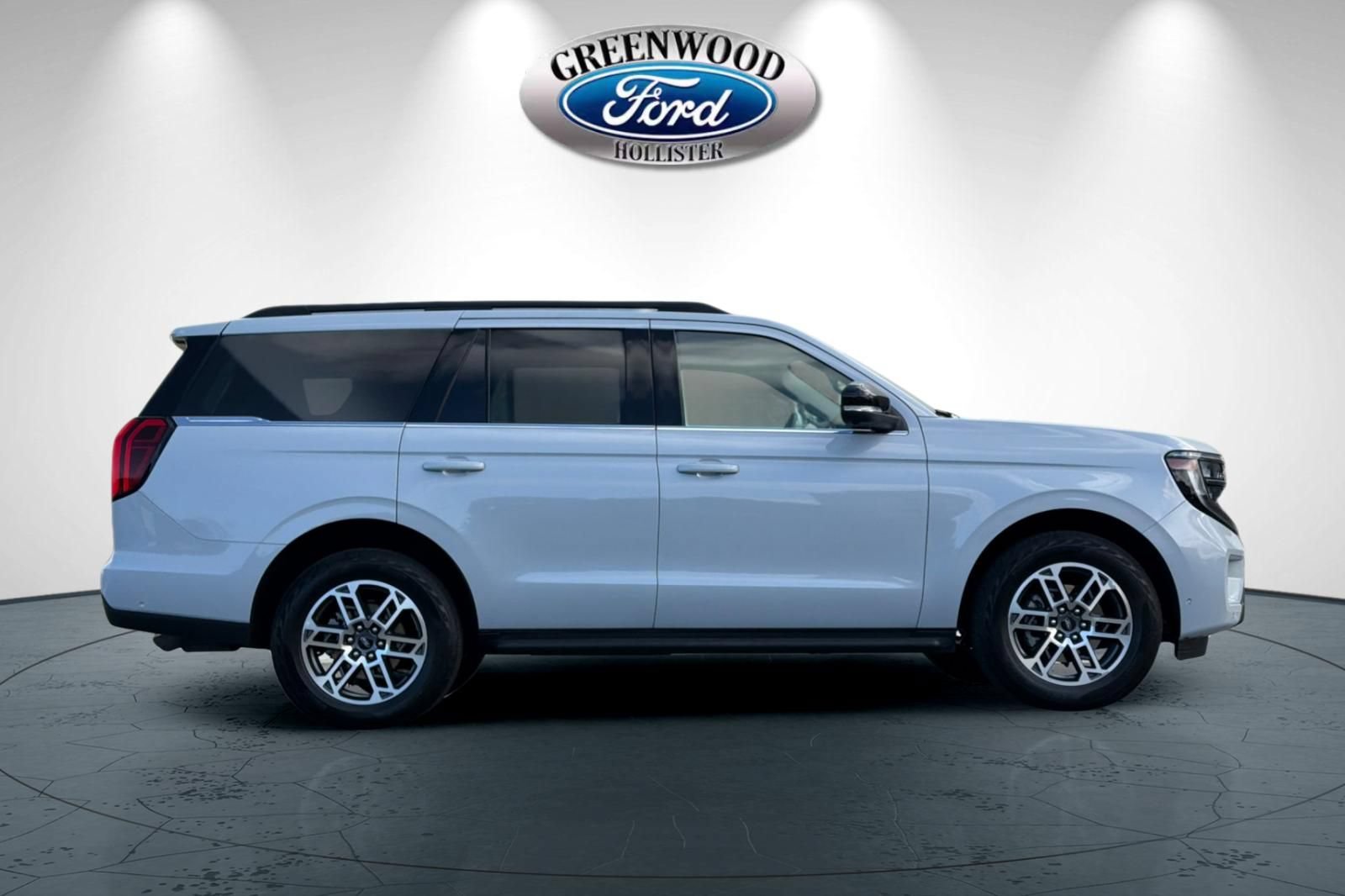 Certified 2025 Ford Expedition Active AWD/4WD image 3