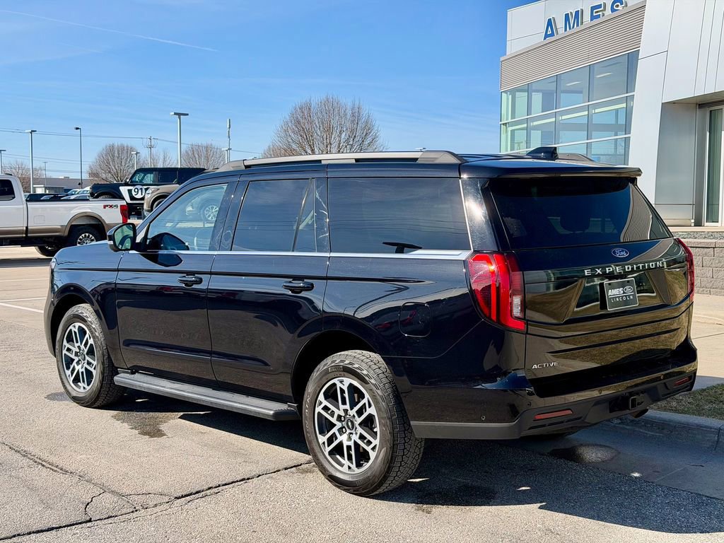 Certified 2025 Ford Expedition Active image 4