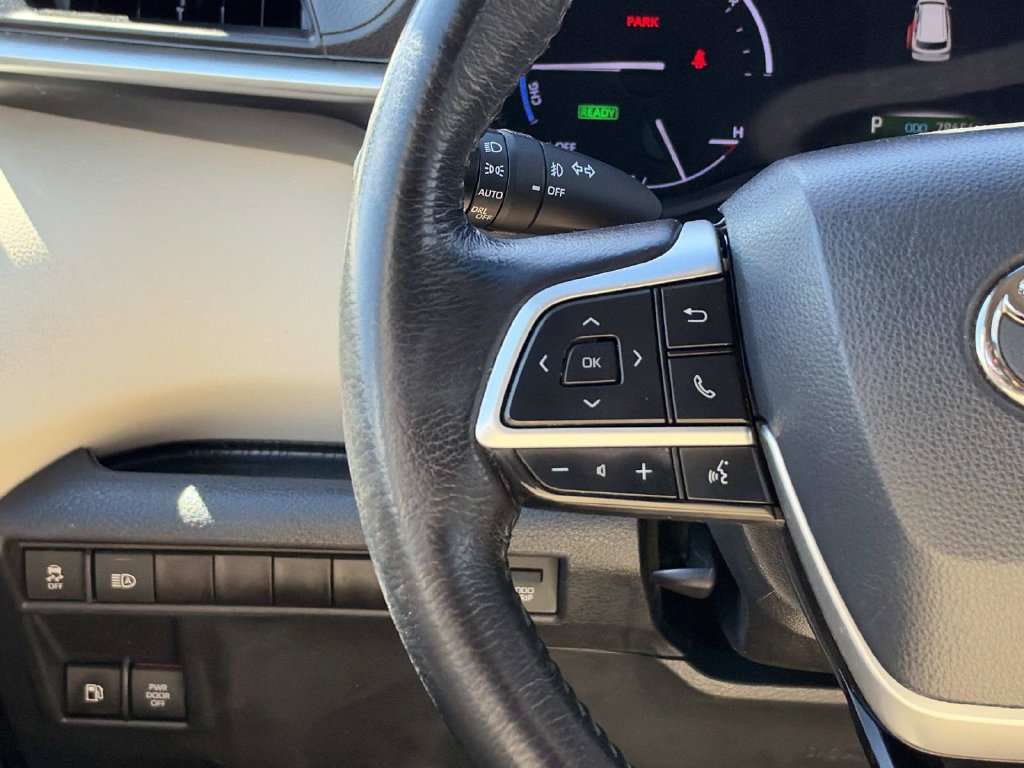 Used 2022 Toyota Sienna XLE w/ XLE Plus Package FWD image 13