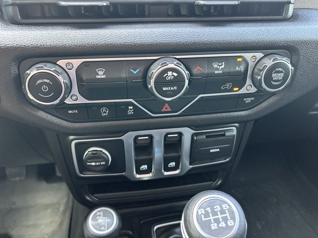 Used 2025 Jeep Wrangler Sport AWD/4WD image 31