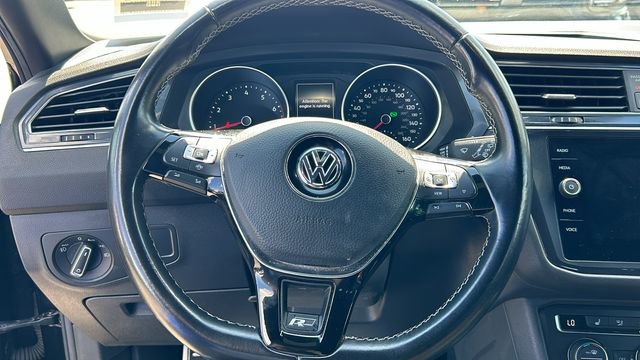 Used 2020 Volkswagen Tiguan SE R-Line AWD/4WD image 19