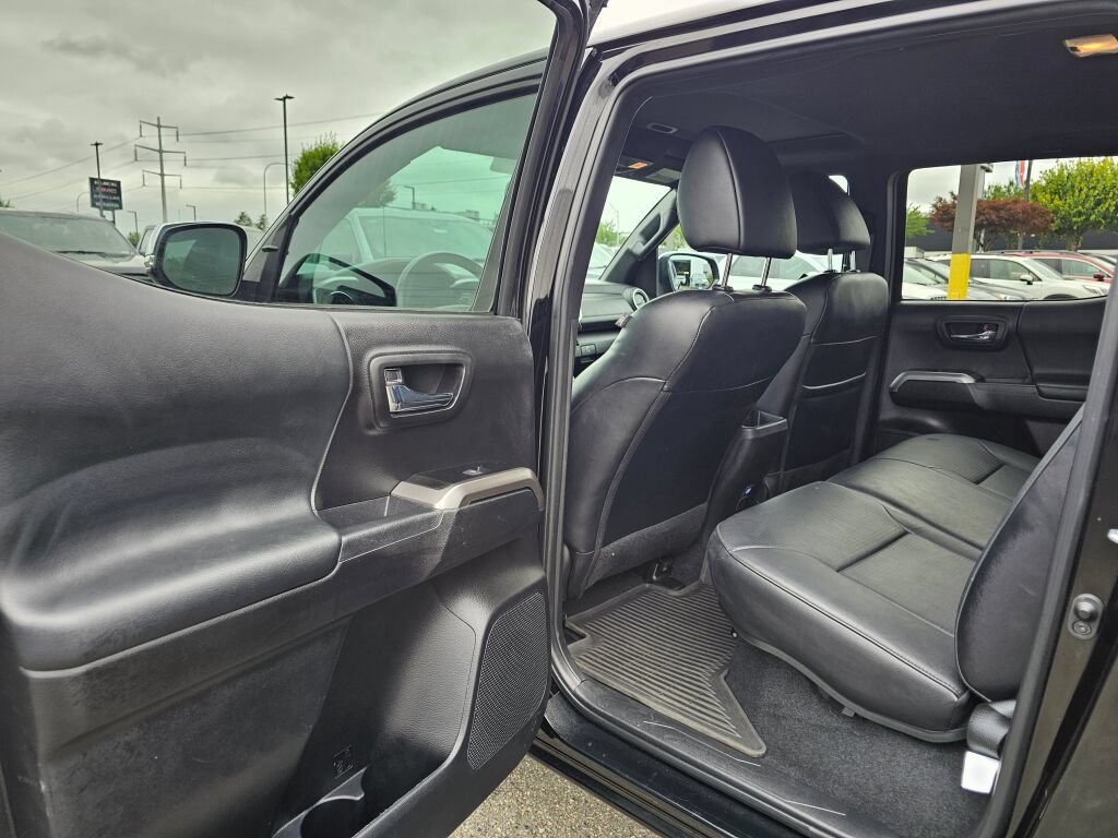 Used 2023 Toyota Tacoma Limited w/ Black Out Package (TMS) AWD/4WD image 10