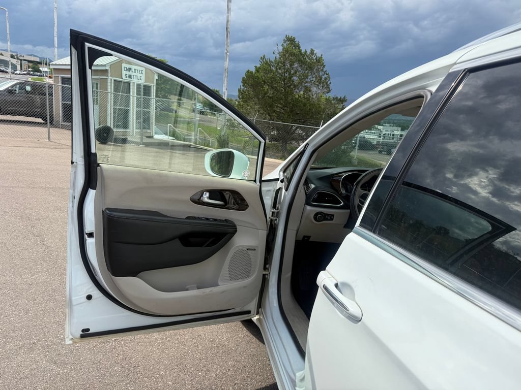 Used 2021 Chrysler Pacifica Limited w/ Premium & Safety Sphere Group AWD/4WD image 12