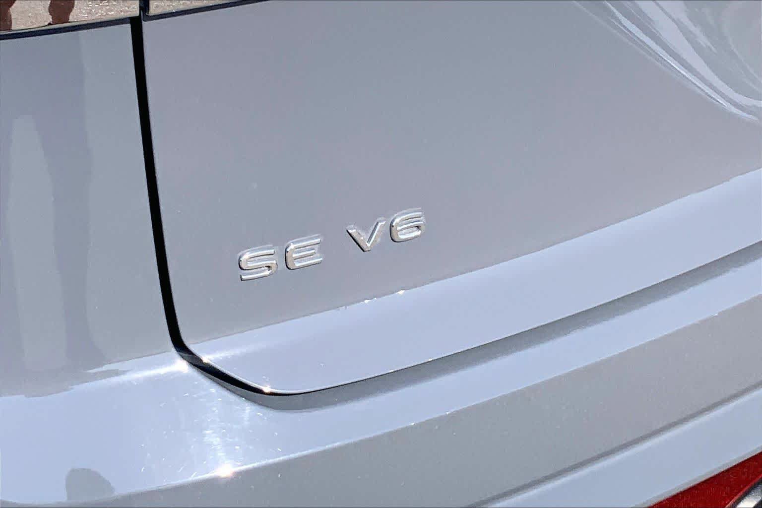 Used 2021 Volkswagen Atlas Cross Sport SE w/ V6 Towing Package FWD image 10
