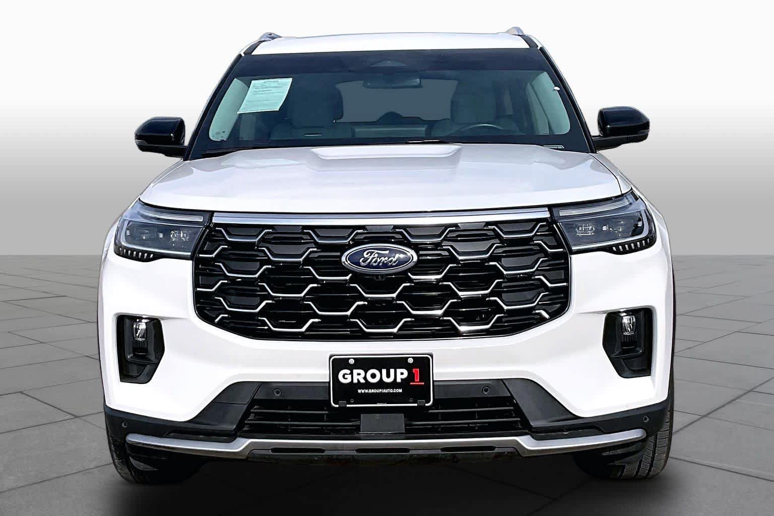 Certified 2025 Ford Explorer Platinum w/ Ultimate Package AWD/4WD image 4