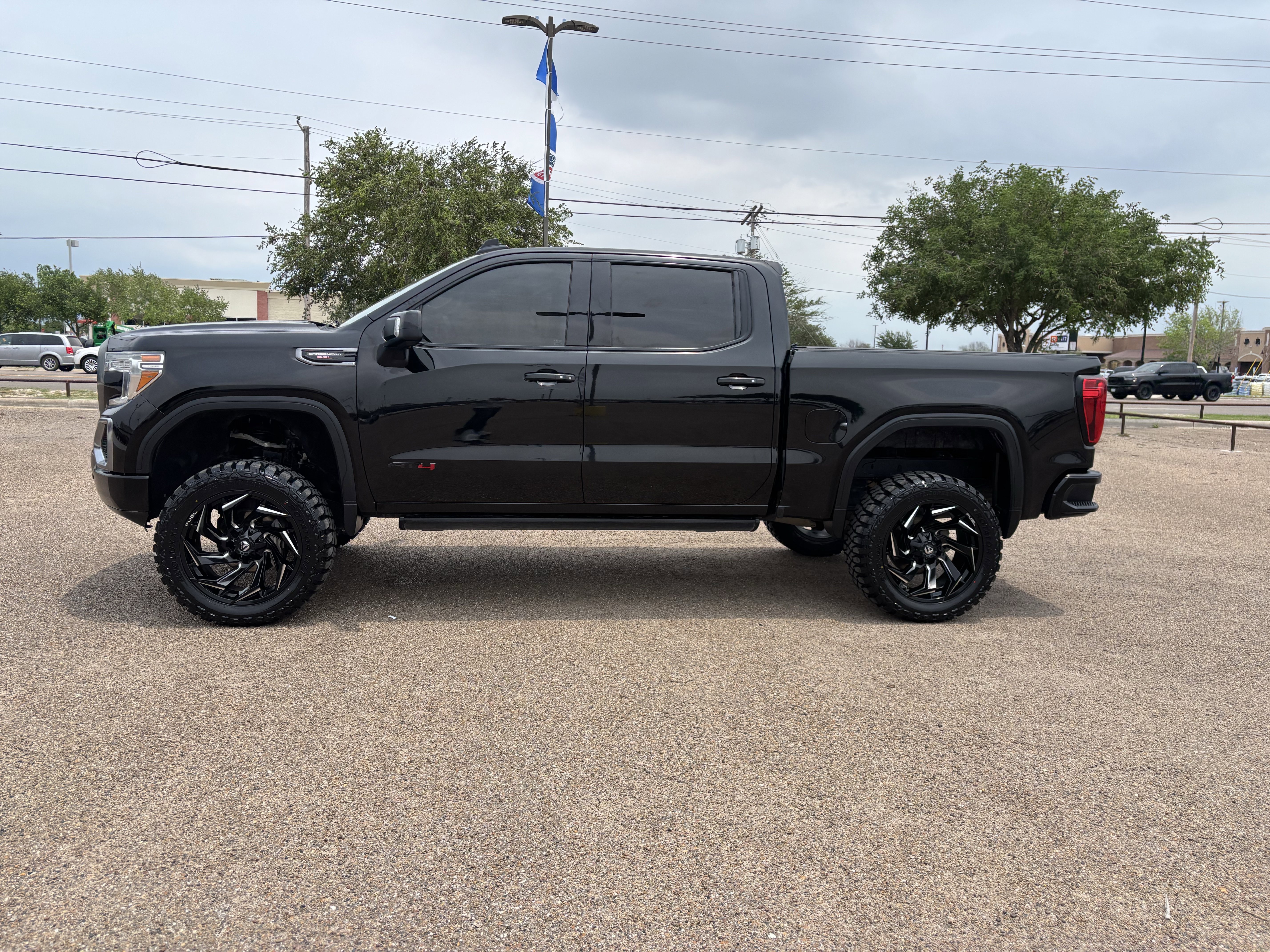 Used 2020 GMC Sierra 1500 AT4 w/ AT4 Premium Package AWD/4WD image 2