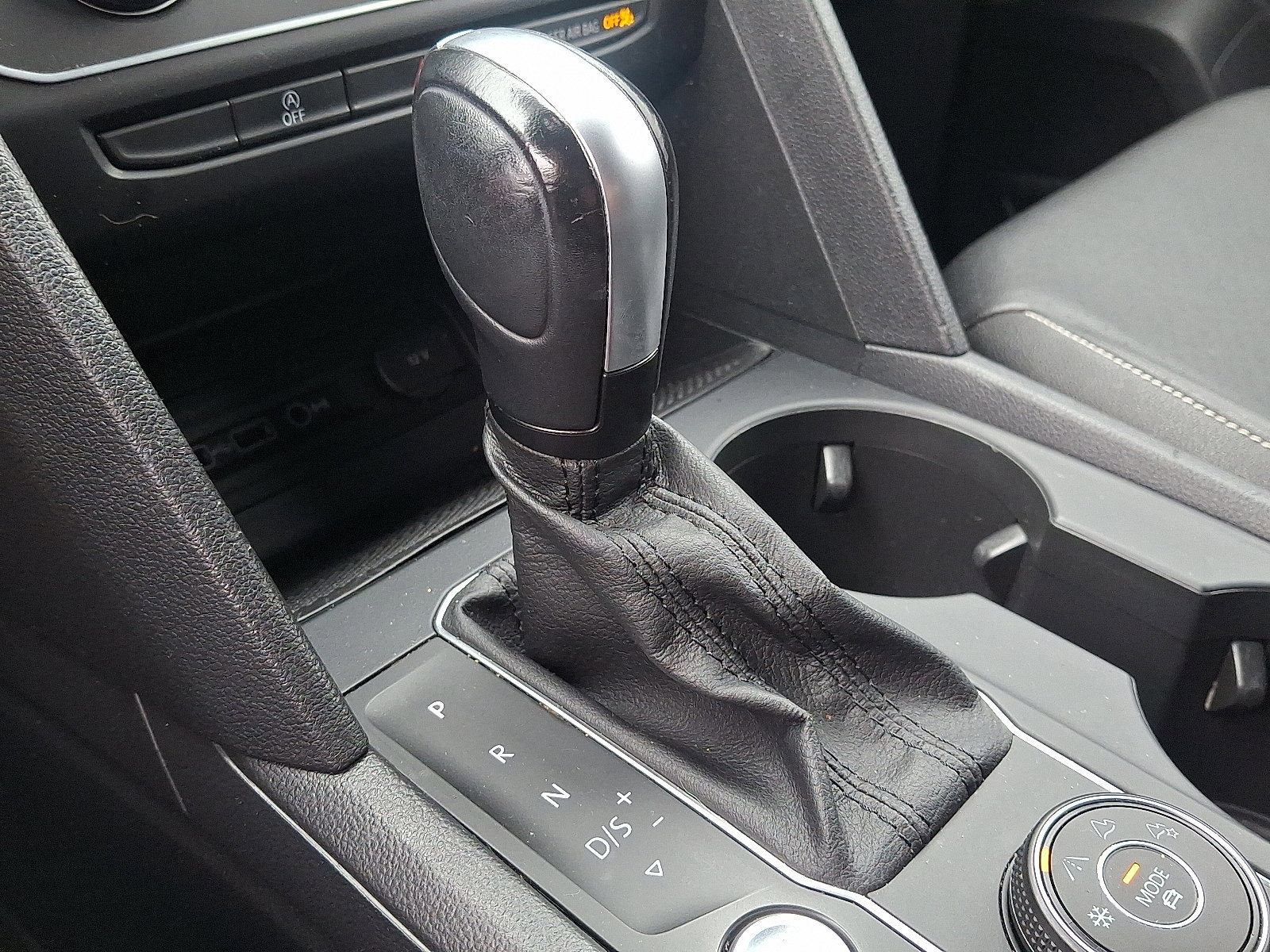 Used 2020 Volkswagen Atlas Cross Sport SE image 14