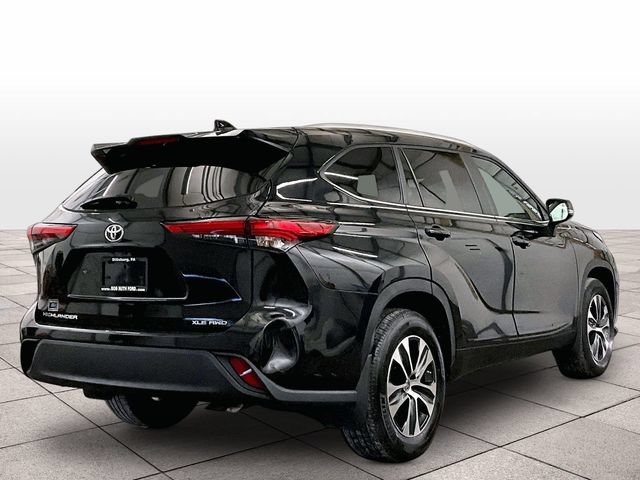 Used 2023 Toyota Highlander XLE AWD/4WD image 11