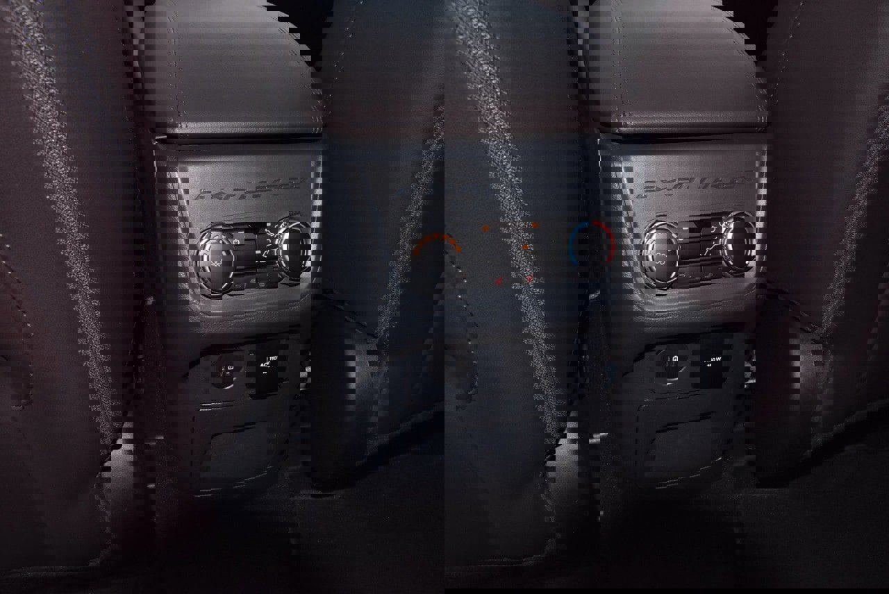 Certified 2025 Ford Explorer Platinum w/ LUX Leather Package image 20