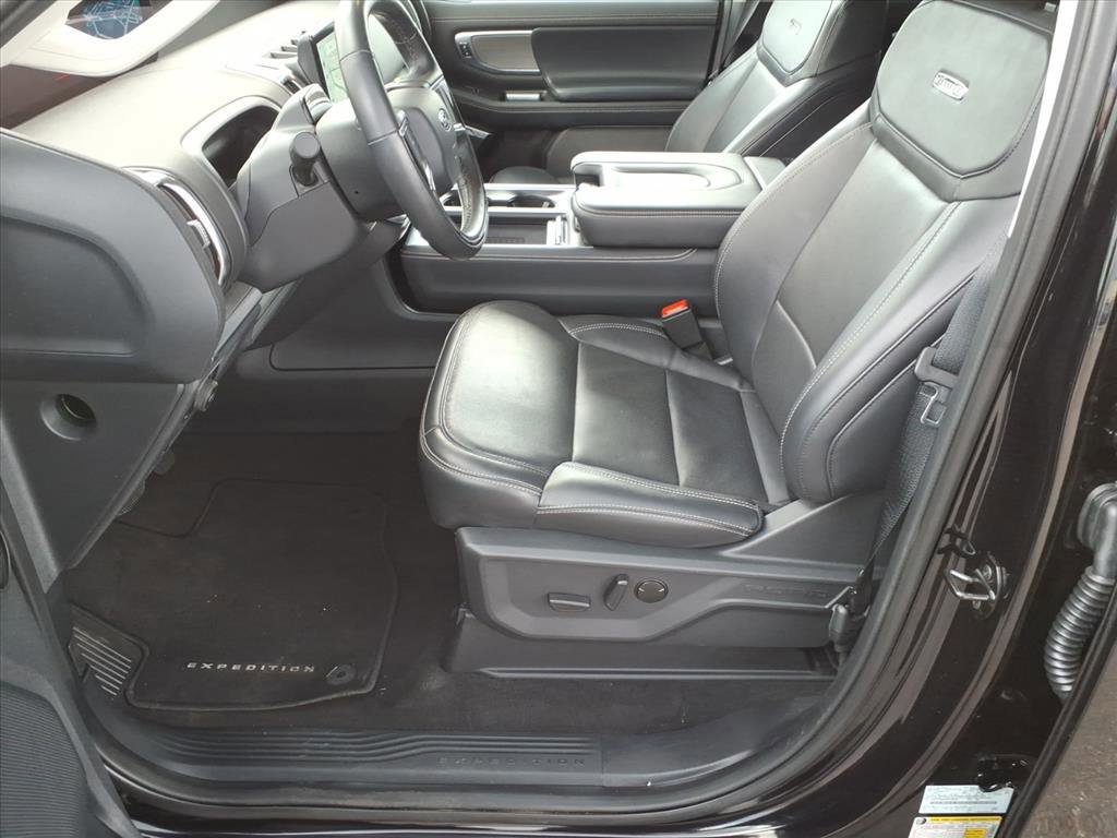 Certified 2025 Ford Expedition Platinum AWD/4WD image 5