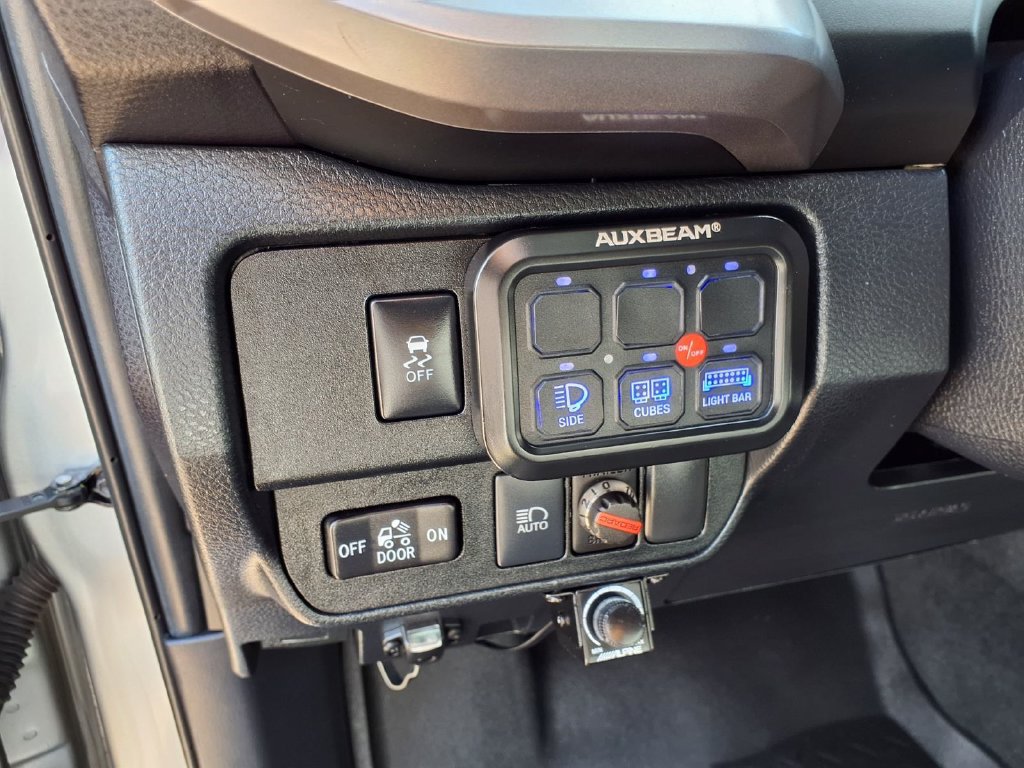 Used 2022 Toyota Tacoma SR5 w/ Technology Package AWD/4WD image 14