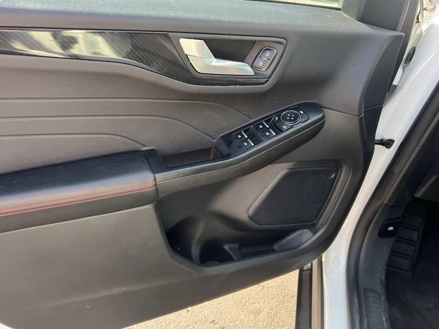 Certified 2024 Ford Escape ST-Line w/ Tech Pack #1 AWD/4WD image 17