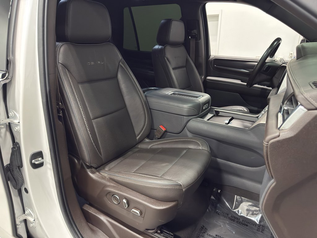 Used 2021 GMC Yukon Denali w/ Denali Premium Package image 38