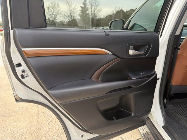 Used 2017 Toyota Highlander Limited Platinum image 19