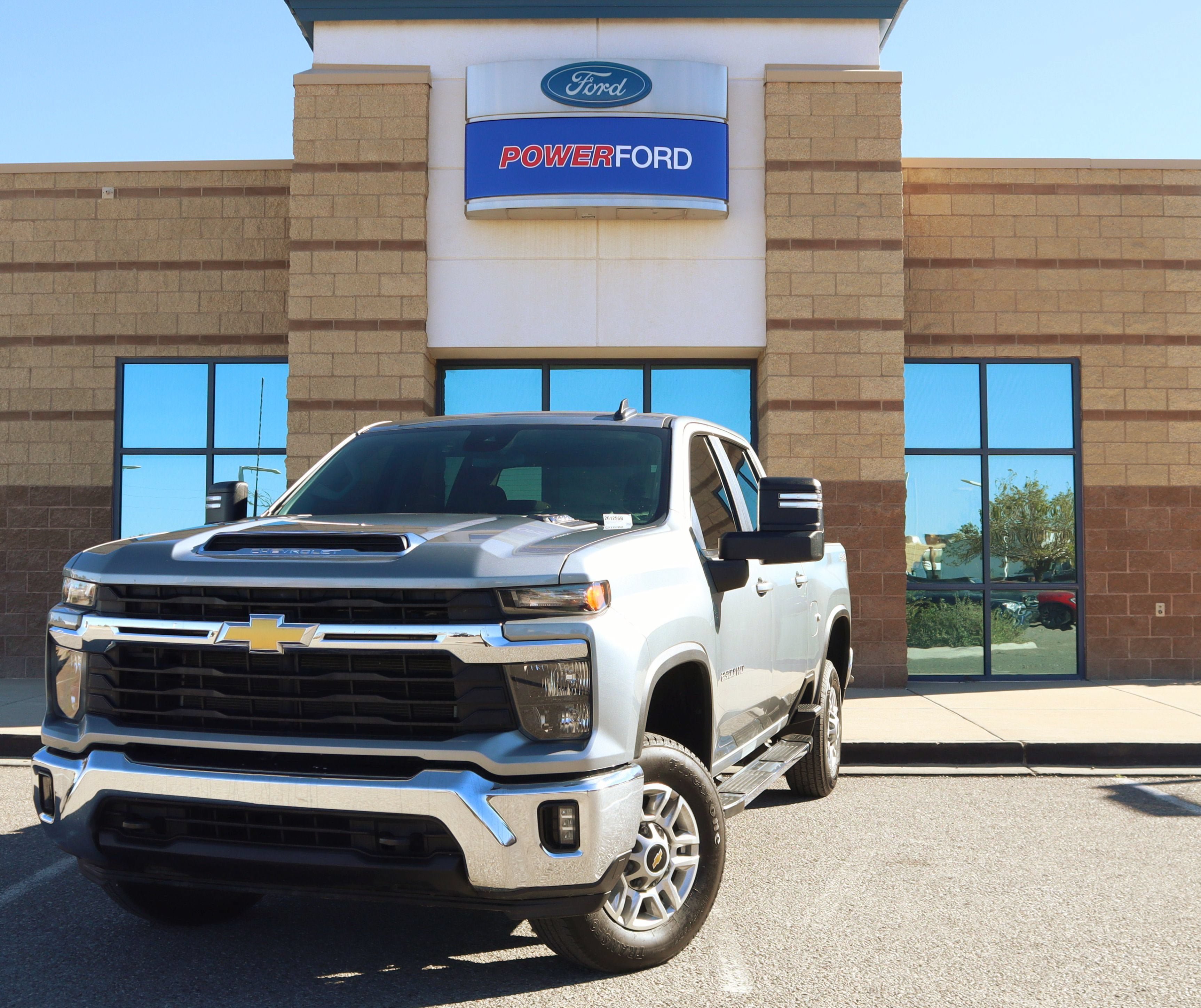 Used 2025 Chevrolet Silverado 2500 LT w/ Convenience Package AWD/4WD image 2