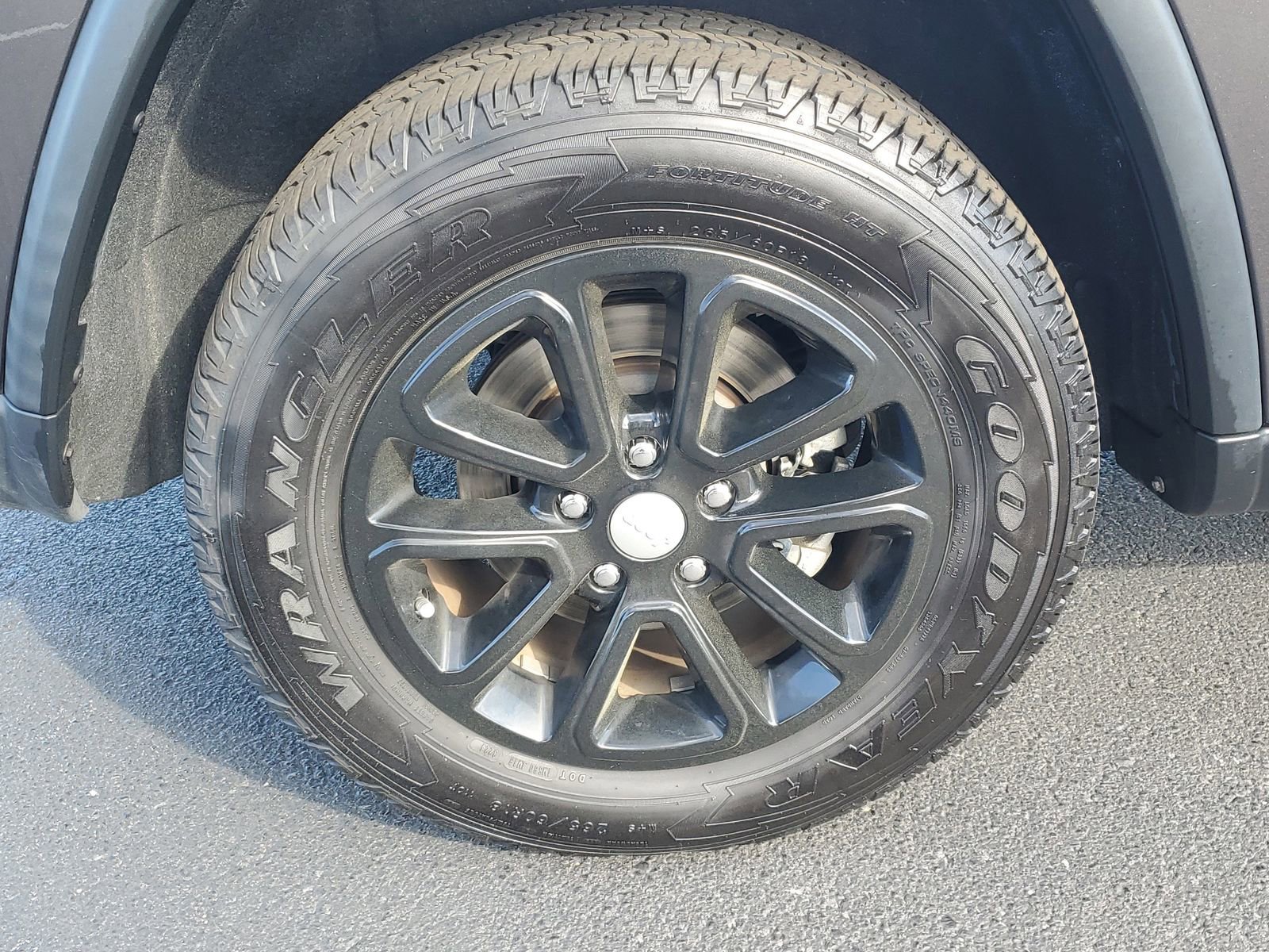 Used 2021 Jeep Grand Cherokee Laredo X image 5