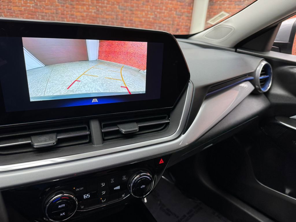 Used 2024 Chevrolet Trax LT w/ LT Convenience Package image 23