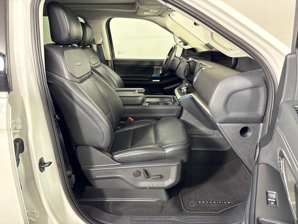 Certified 2025 Ford Expedition Platinum AWD/4WD image 7