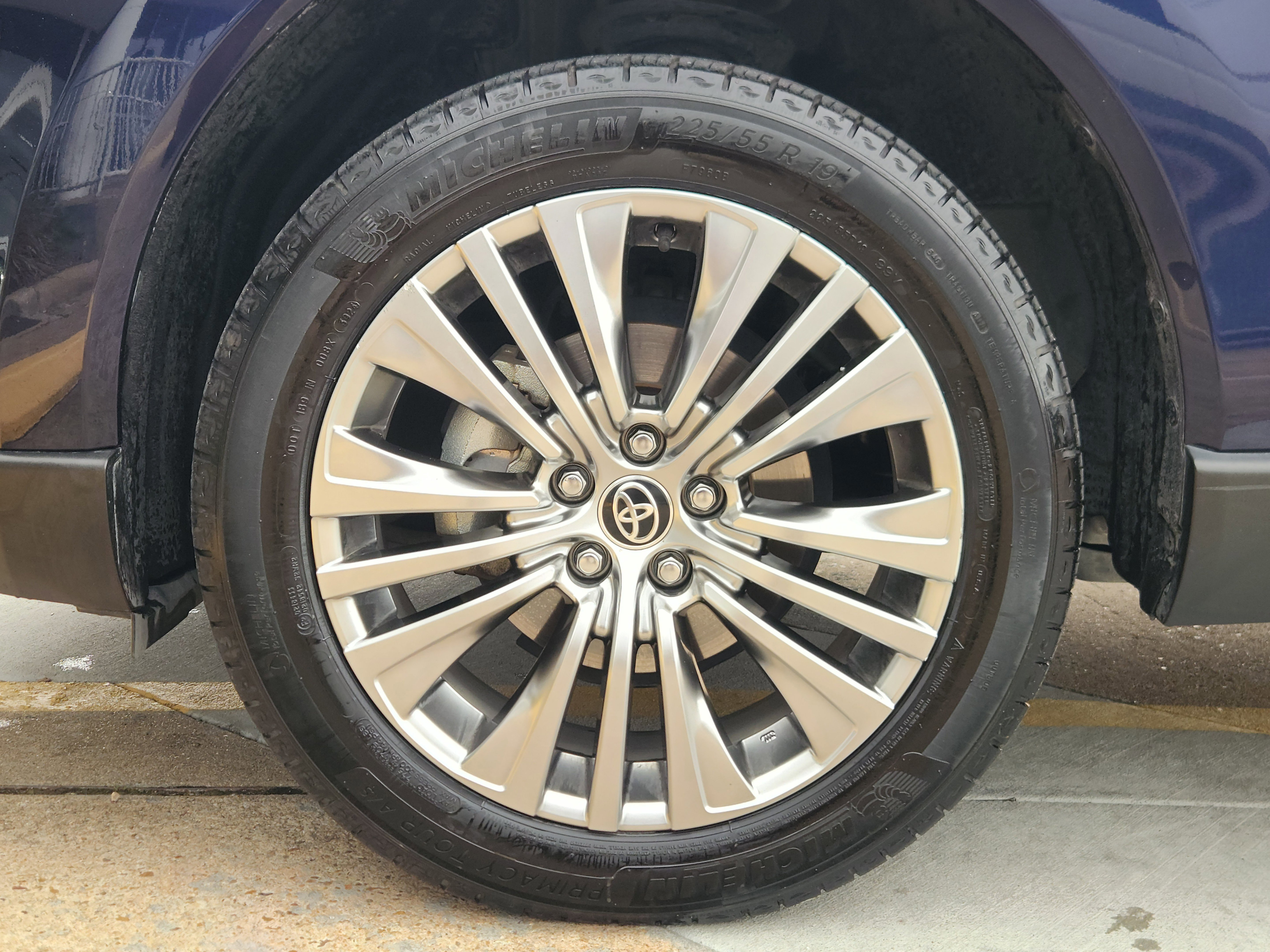 Used 2022 Toyota Venza XLE AWD/4WD image 7