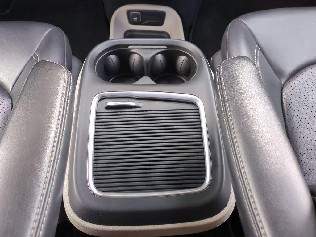Used 2023 Chrysler Pacifica Touring-L FWD image 23