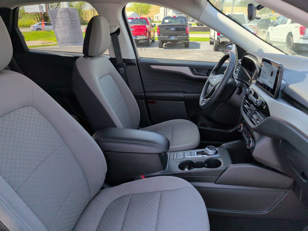 Certified 2022 Ford Escape SE w/ Cold Weather Package AWD/4WD image 16