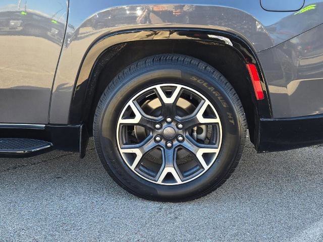 Used 2023 Jeep Wagoneer L Series III w/ Preferred Equipment Group image 15