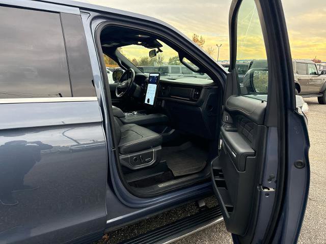 Certified 2023 Ford Expedition Platinum image 8