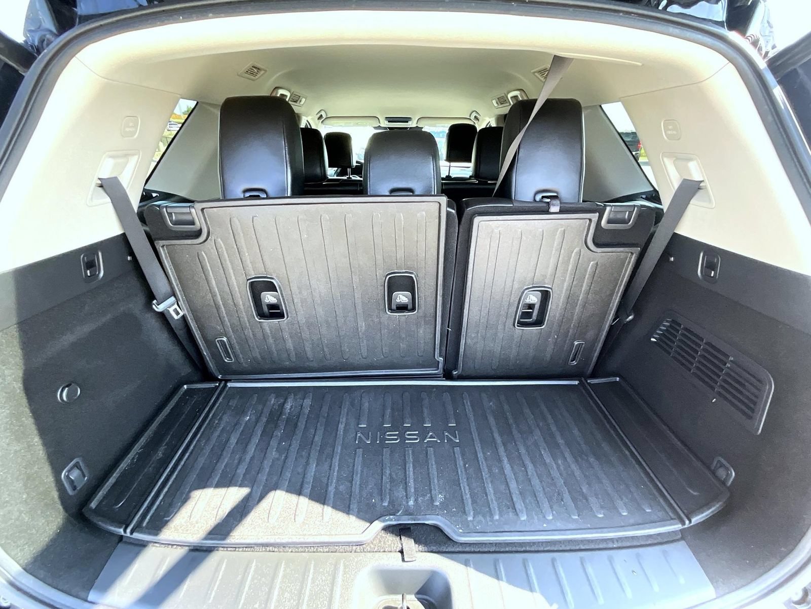 Used 2023 Nissan Pathfinder SL w/ Lighting Package (N92) AWD/4WD image 25