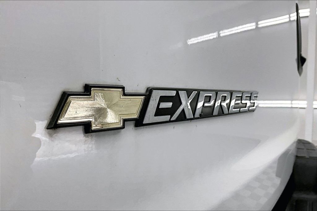 Used 2024 Chevrolet Express 2500 w/ Driver Convenience Package RWD image 8