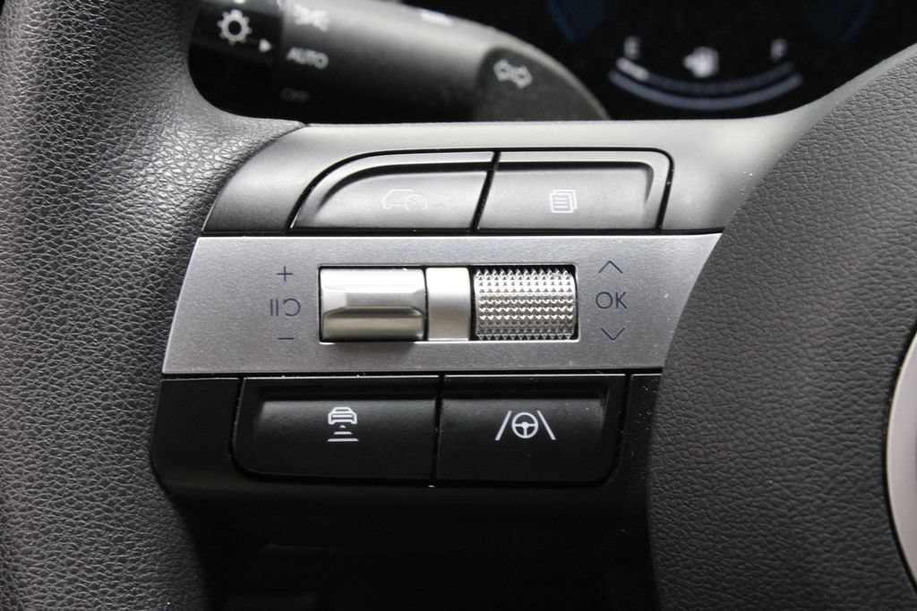 Used 2025 Hyundai Tucson SE FWD image 25
