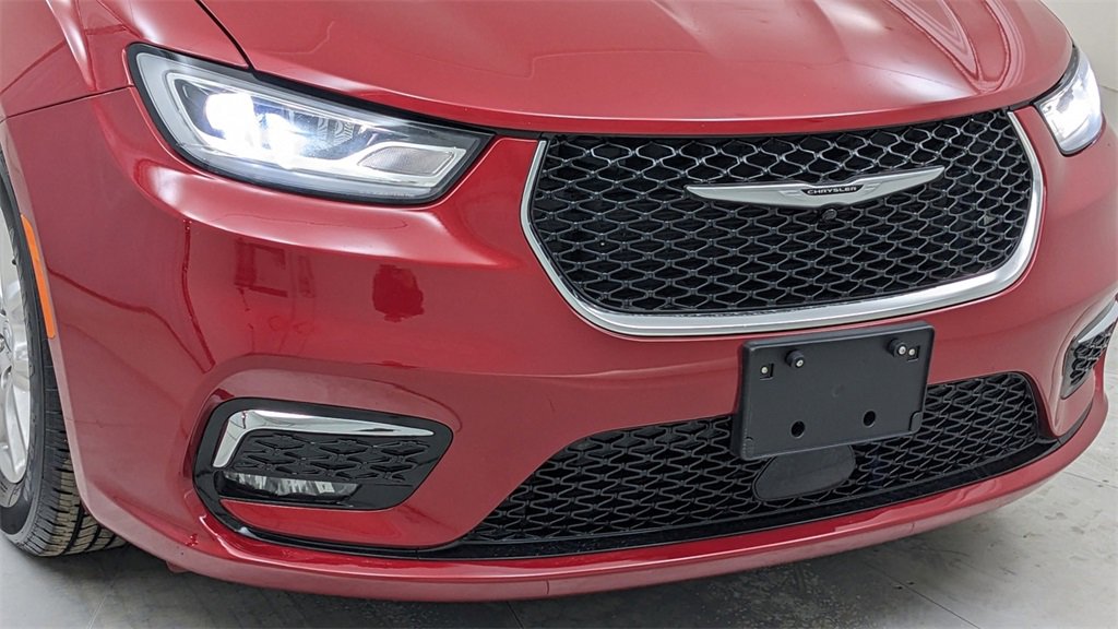 Used 2024 Chrysler Pacifica Touring-L image 40