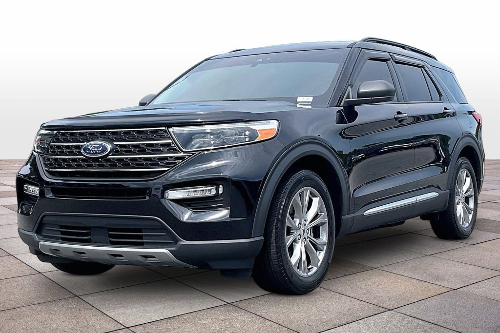 Certified 2023 Ford Explorer XLT w/ Equipment Group 202A RWD image 12