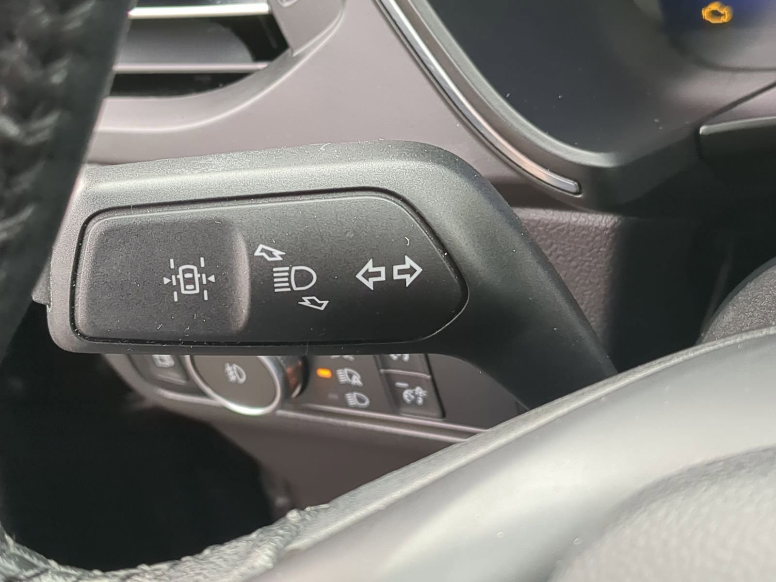 Certified 2020 Ford Escape Titanium image 31