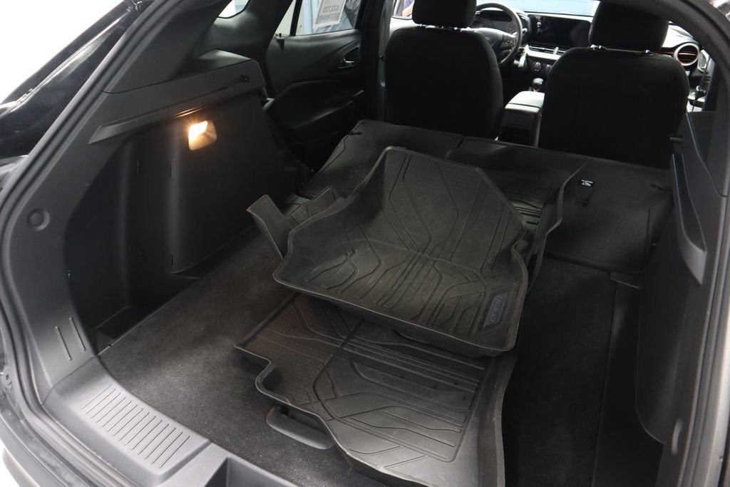 Used 2024 Chevrolet Trax RS w/ Driver Confidence Package image 16