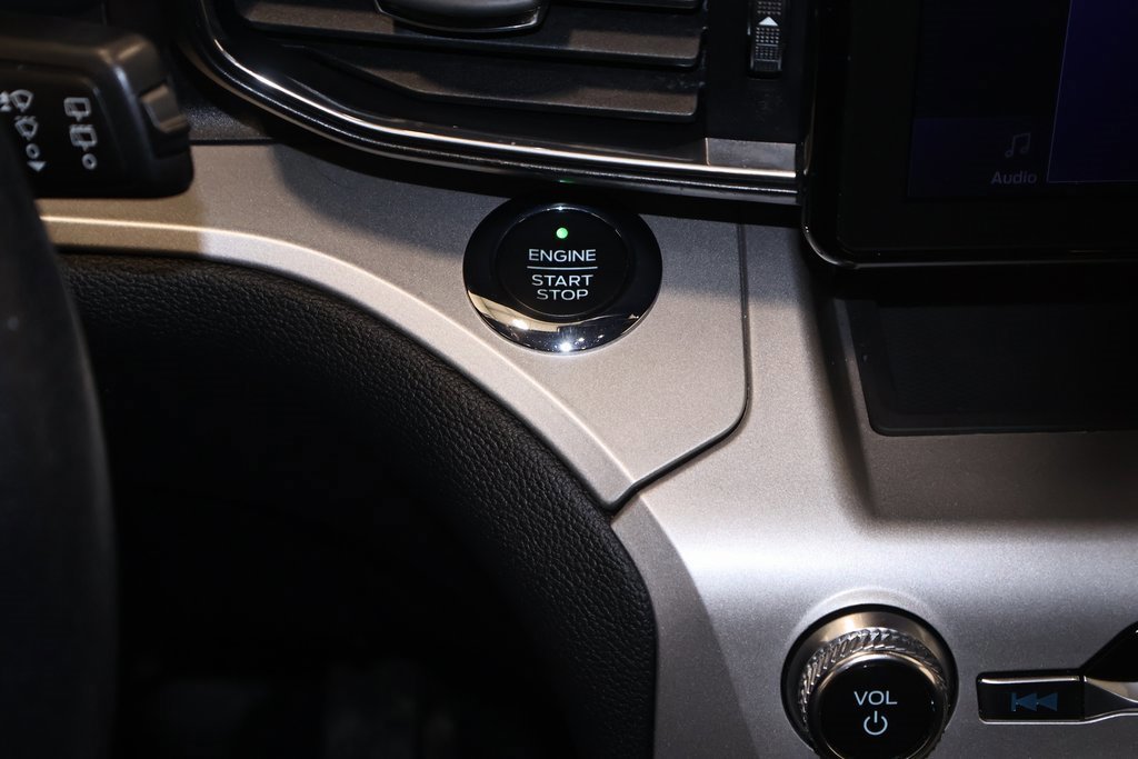 Certified 2020 Ford Explorer XLT w/ Equipment Group 202A image 33