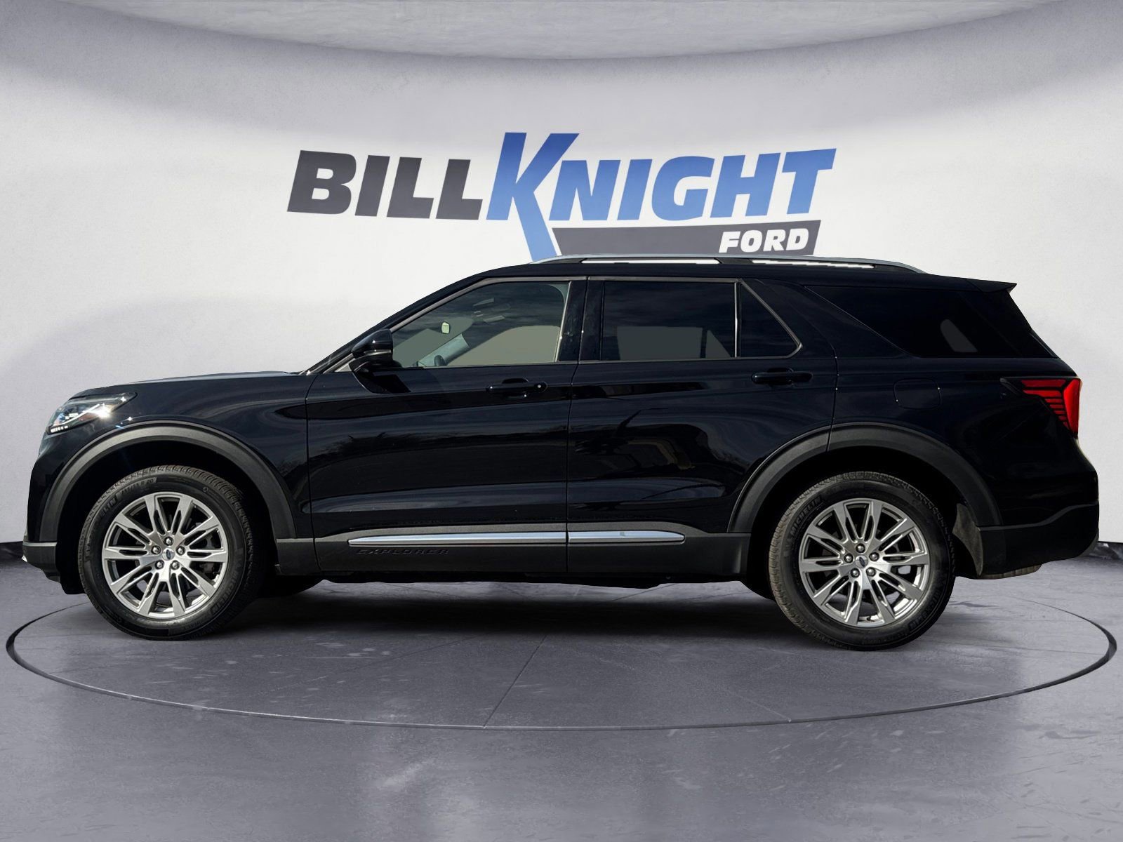Certified 2025 Ford Explorer Platinum image 2