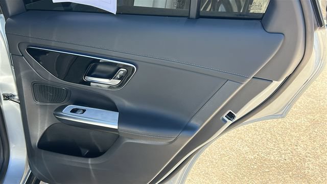 Used 2024 Mercedes-Benz GLC 300 4MATIC image 12