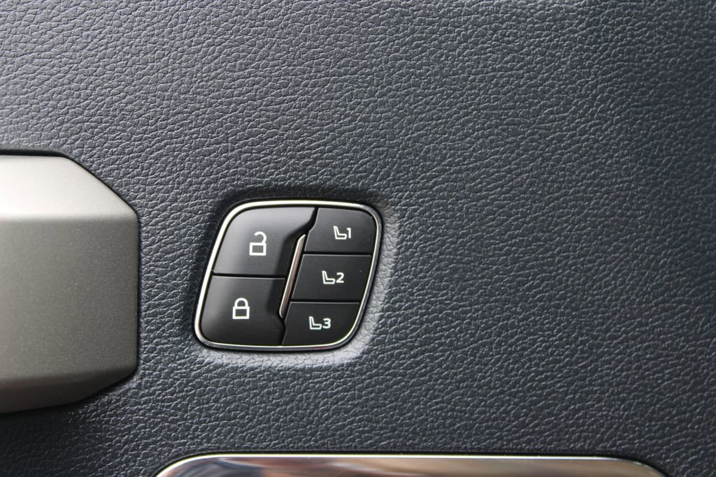 Certified 2022 Ford F250 Lariat w/ Tremor Off-Road Package image 21