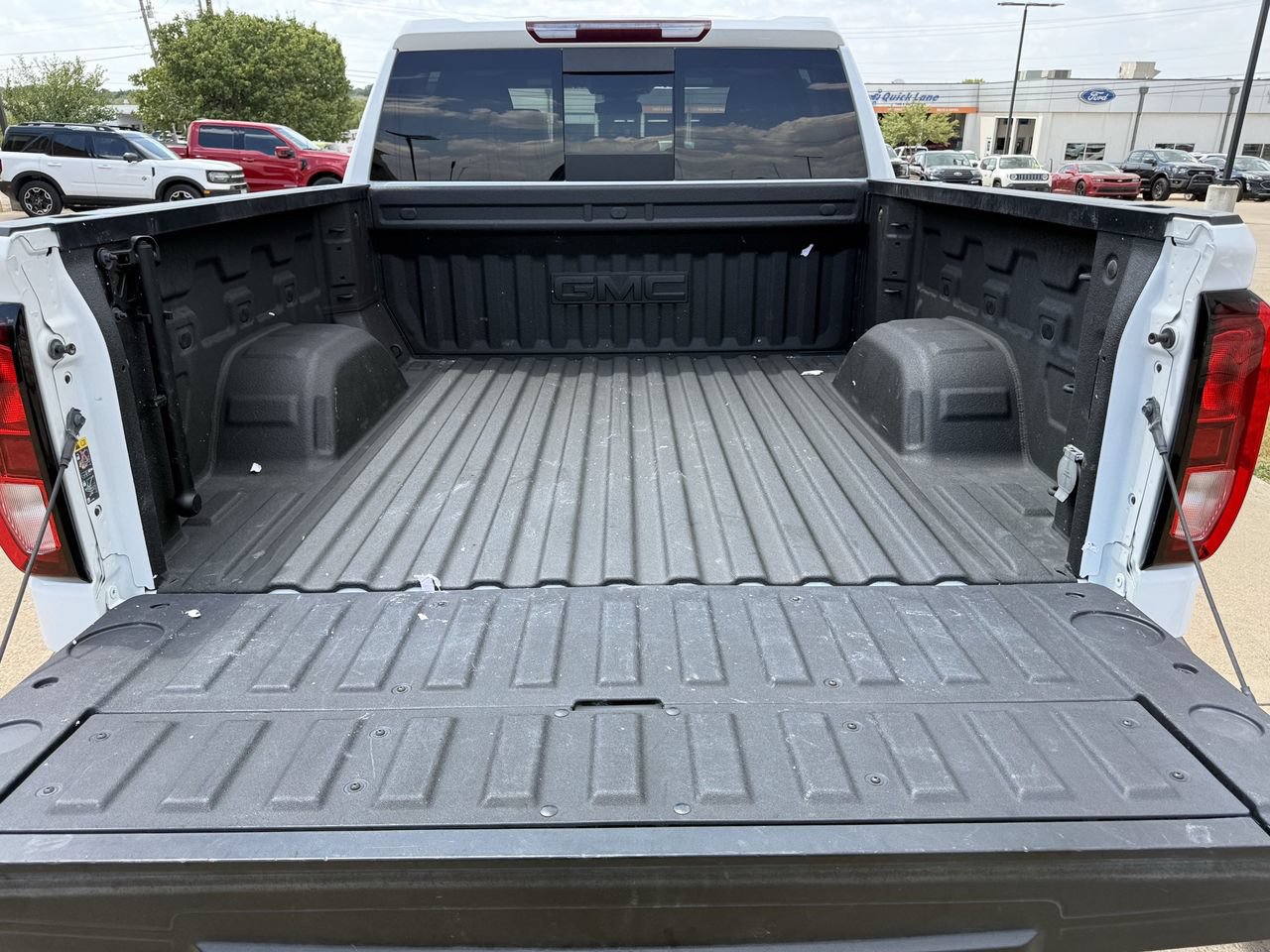 Used 2024 GMC Sierra 1500 Elevation w/ Elevation Premium Package AWD/4WD image 29