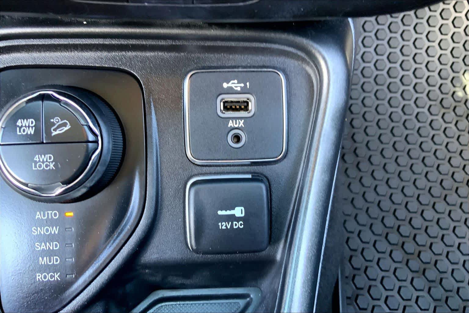 Used 2021 Jeep Compass Trailhawk AWD/4WD image 31