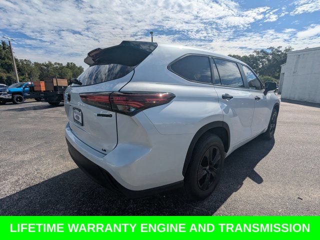 Used 2024 Toyota Highlander LE FWD image 5